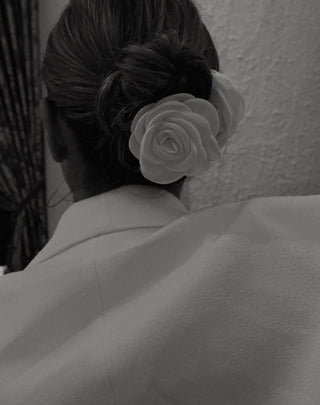 Pico Copenhagen - Small Satin Rose Claw - Latte