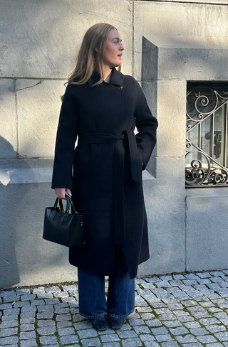 THE CURATED - The Tailored Coat - Dark Navy