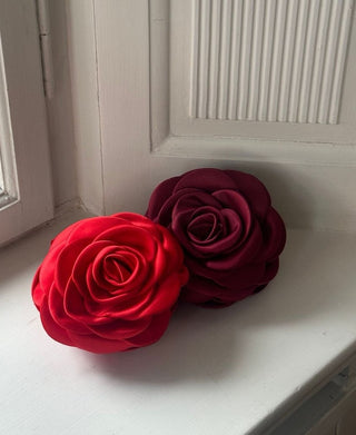 Pico Copenhagen - Giant Satin Rose Claw - Wine