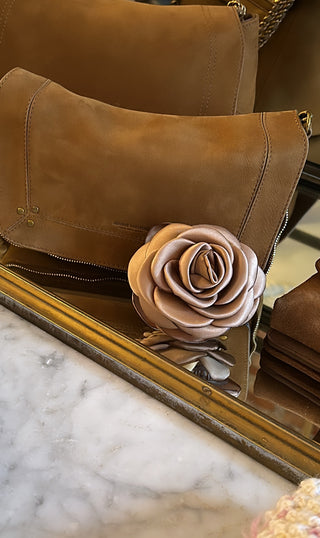 Pico Copenhagen - Small Satin Rose Claw - Latte