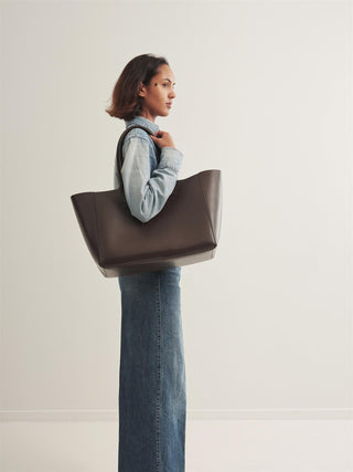 Koné - Large Filippo Bag - Vitello Dark Brown