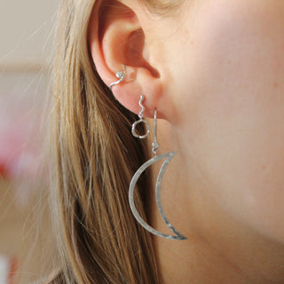 STINE A - Petit Wavy Dangling Circle Earring - Silver