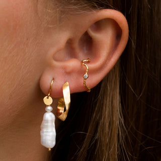 STINE A - Big Wavy Ear Cuff With Stone - Gold